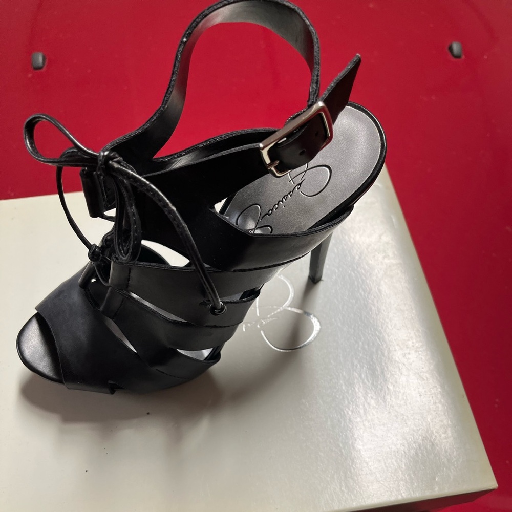 Beautiful Strap Sandal ! 👠👠👠